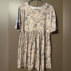 Urban Threads Light Pink / Nude Abstract Face Print T-Shirt Dress
